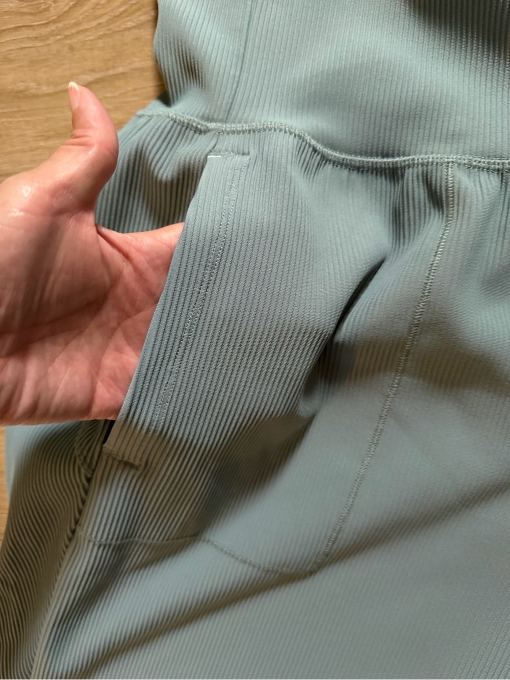 ATHLETA Salutation Ribbed Jogger EUC - Picture 4 of 9